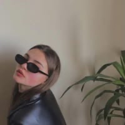Ive Ta review portrait